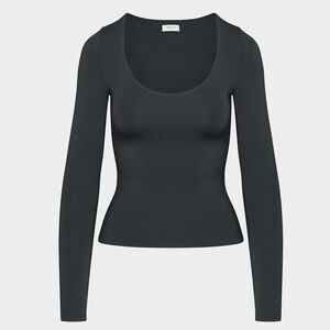 ARITZIA ORIGINAL CONTOUR LONGSLEEVE